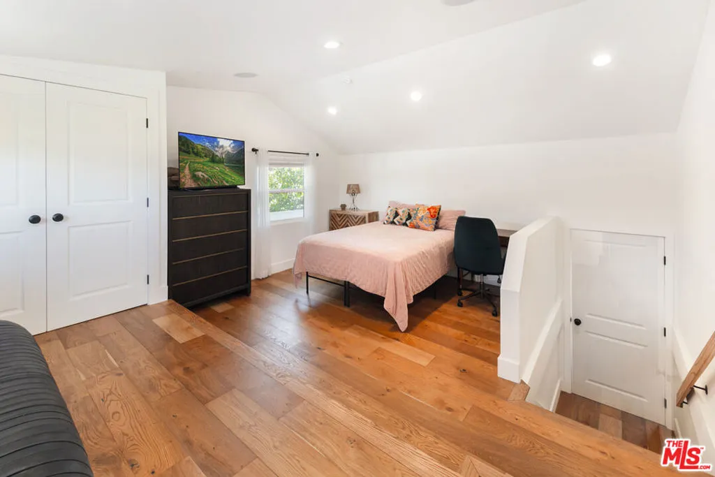 5433 Tampa Avenue, Tarzana, California 91356 home-pic-18